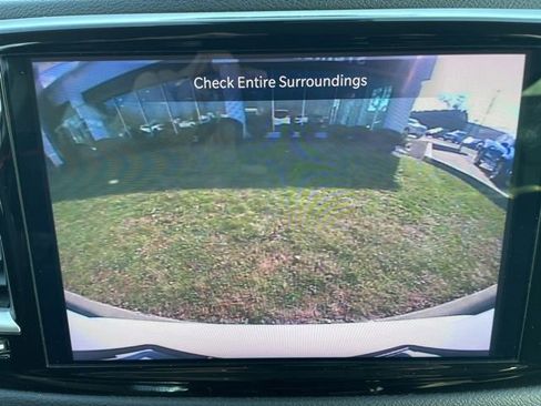 Used 2024 Chrysler Pacifica Touring-L image 22