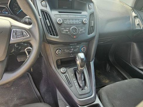 Used 2015 Ford Focus SE FWD image 11