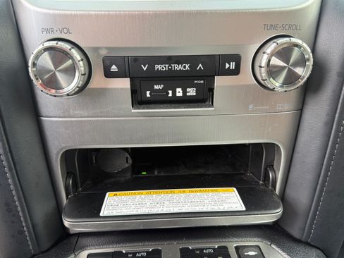 Used 2019 Toyota Land Cruiser AWD/4WD image 31