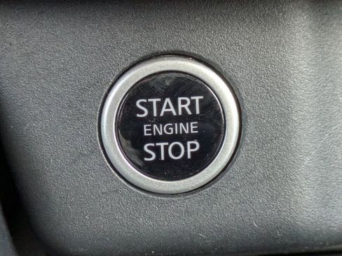 Used 2023 Nissan Rogue SV image 31