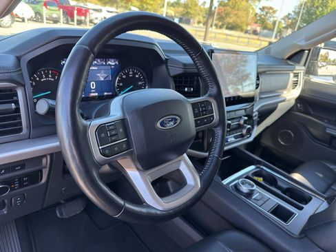 Used 2024 Ford Expedition XLT image 40