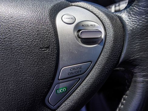 Used 2014 Nissan Leaf SL FWD image 29