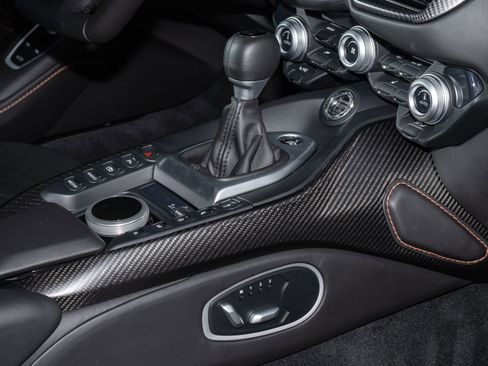 Used 2021 Aston Martin V8 Vantage Coupe RWD image 35