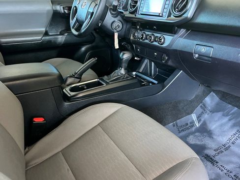 Certified 2017 Toyota Tacoma SR image 19