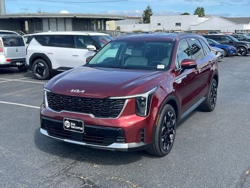 Certified 2024 Kia Sorento EX FWD image 3
