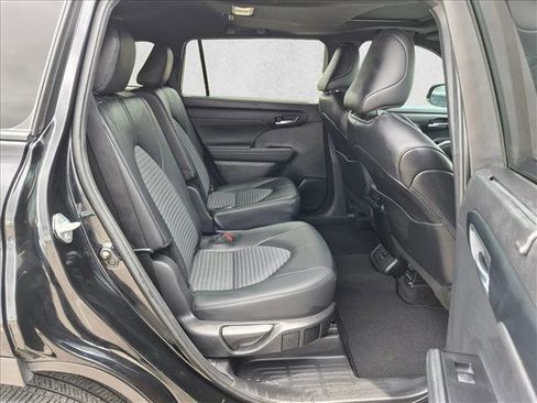 Used 2024 Toyota Highlander XSE FWD image 20