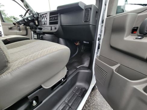 Used 2022 GMC Savana 2500 RWD image 41