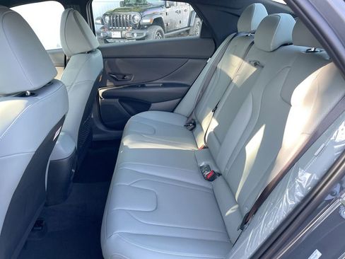 New 2025 Hyundai Elantra Limited image 48