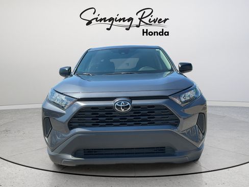 Used 2022 Toyota RAV4 LE FWD image 2