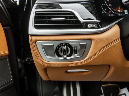 Used 2022 BMW 750i xDrive w/ Executive Package image 23