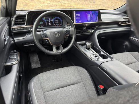 Used 2023 Toyota Crown AWD/4WD image 8