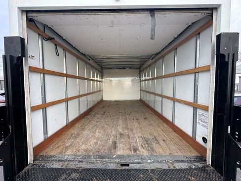 Used 2024 Ford E-350 and Econoline 350 Super Duty image 36