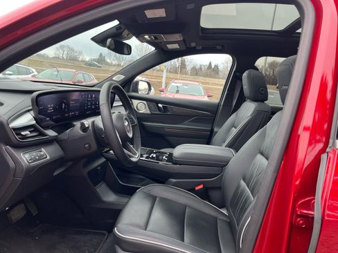 Used 2025 Buick Enclave Avenir w/ Trailering Package, 5000 lbs. image 10