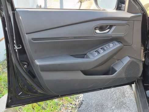 Used 2025 Honda Accord SE image 11