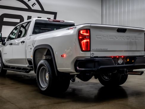 Used 2025 Chevrolet Silverado 3500 W/T AWD/4WD image 33