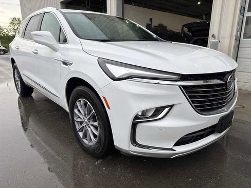 Used 2024 Buick Enclave Premium image 3