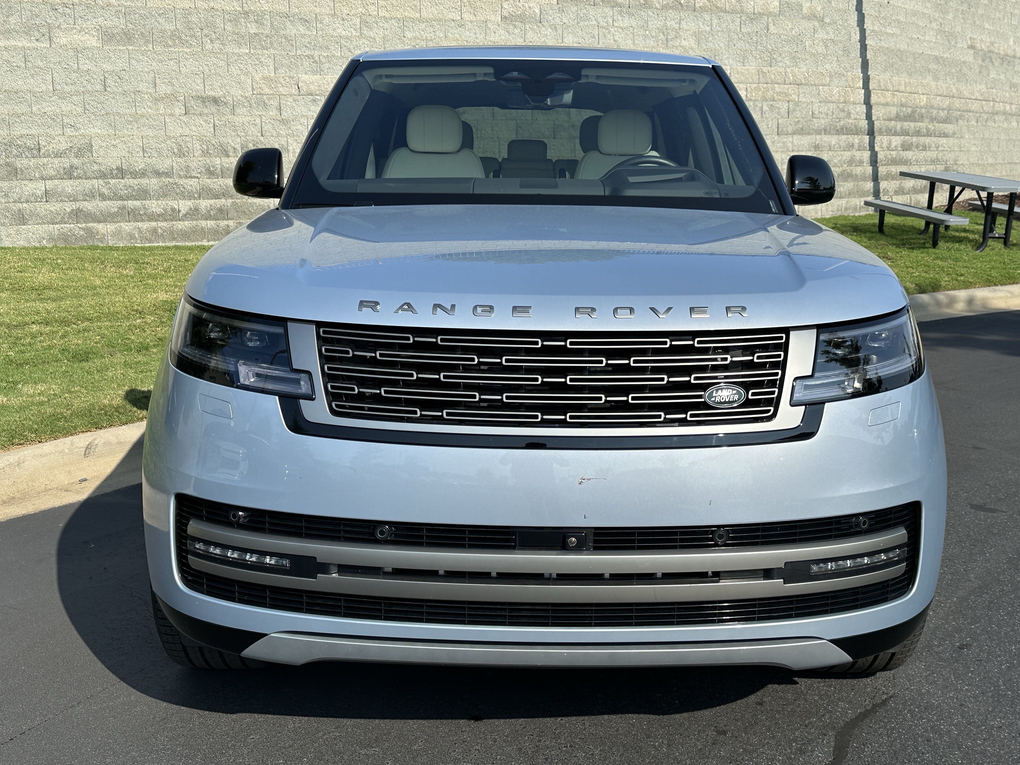 Certified 2025 Land Rover Range Rover SE AWD/4WD image 10