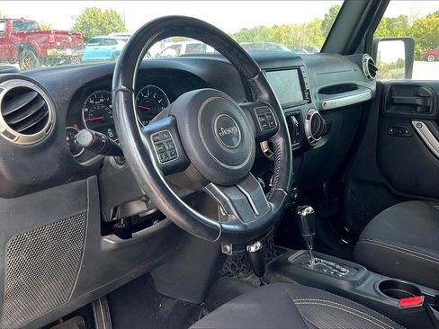 Used 2017 Jeep Wrangler Unlimited Sahara w/ Connectivity Group image 12