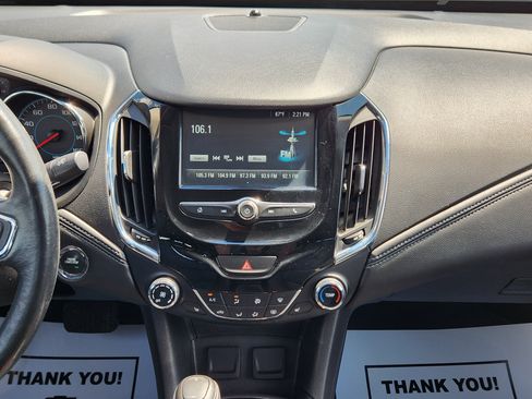 Used 2017 Chevrolet Cruze Premier FWD image 18