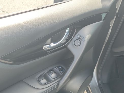 Used 2018 Nissan Rogue Sport SV FWD image 20
