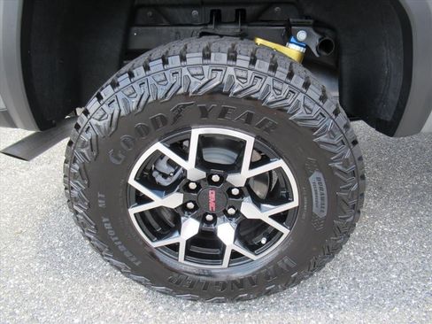 Used 2024 GMC Canyon AT4X AWD/4WD image 10