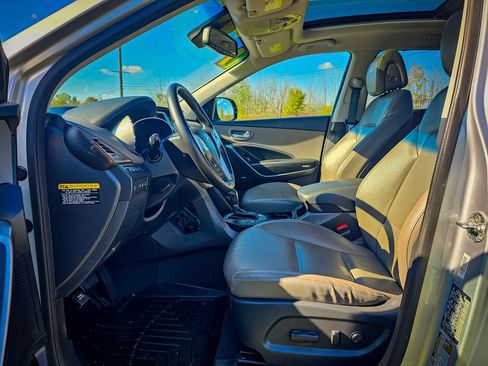 Used 2017 Hyundai Santa Fe SE w/ Cargo Package image 13