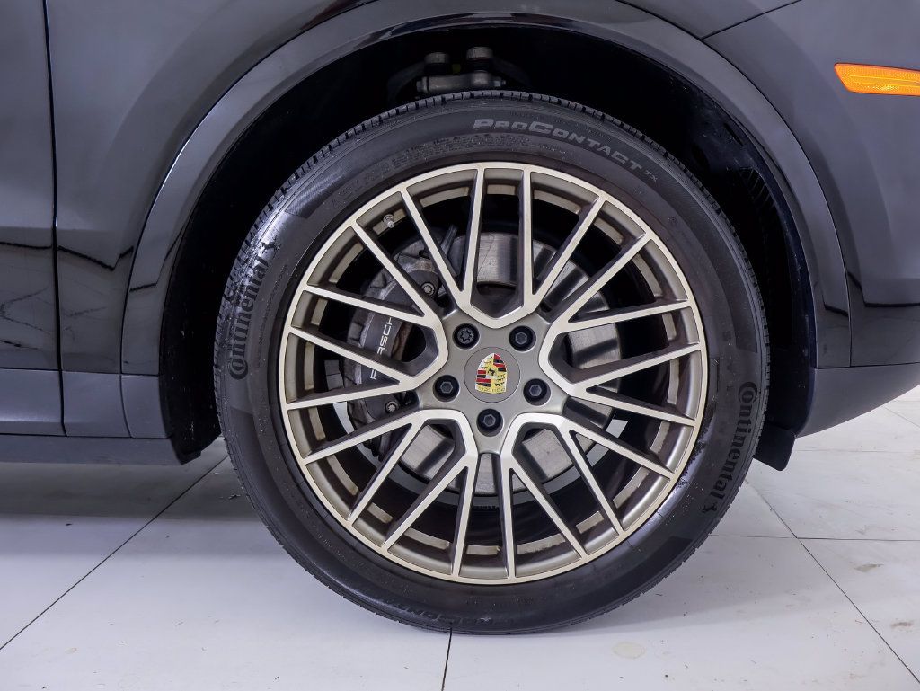 Certified 2023 Porsche Cayenne Platinum Edition AWD/4WD image 32