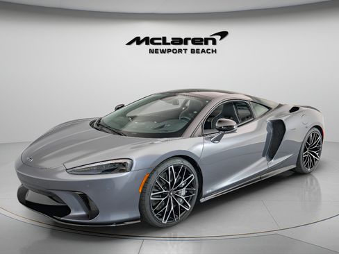 Used 2025 McLaren GTS RWD image 3