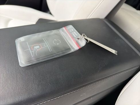 Used 2020 Tesla Model Y Long Range image 29