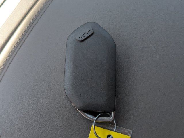 Used 2025 Kia Carnival LX FWD image 30