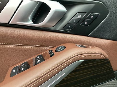 Used 2020 BMW X5 sDrive40i w/ Executive Package image 11