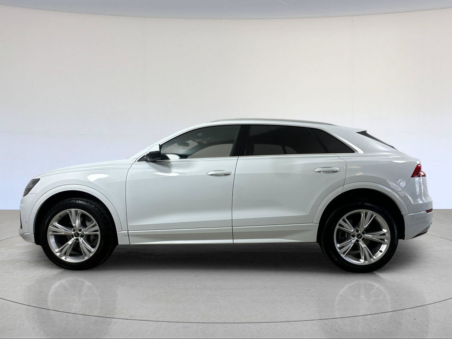 Used 2023 Audi Q8 Premium w/ Convenience Package AWD/4WD image 3