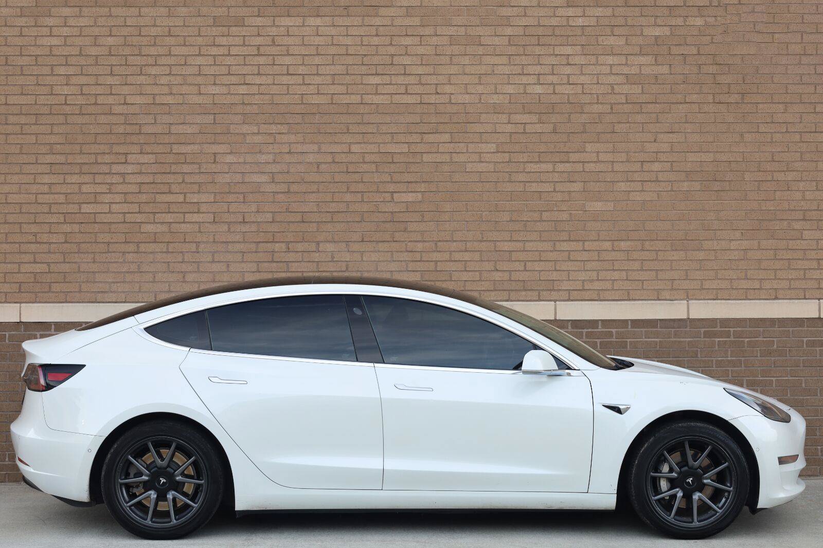 Used 2020 Tesla Model 3 Standard Range Plus RWD image 3