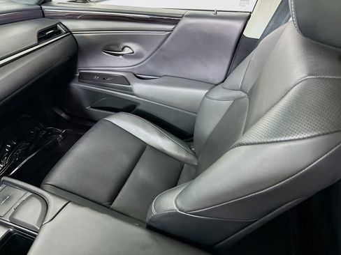 Used 2020 Lexus ES 300h w/ Premium Package image 24