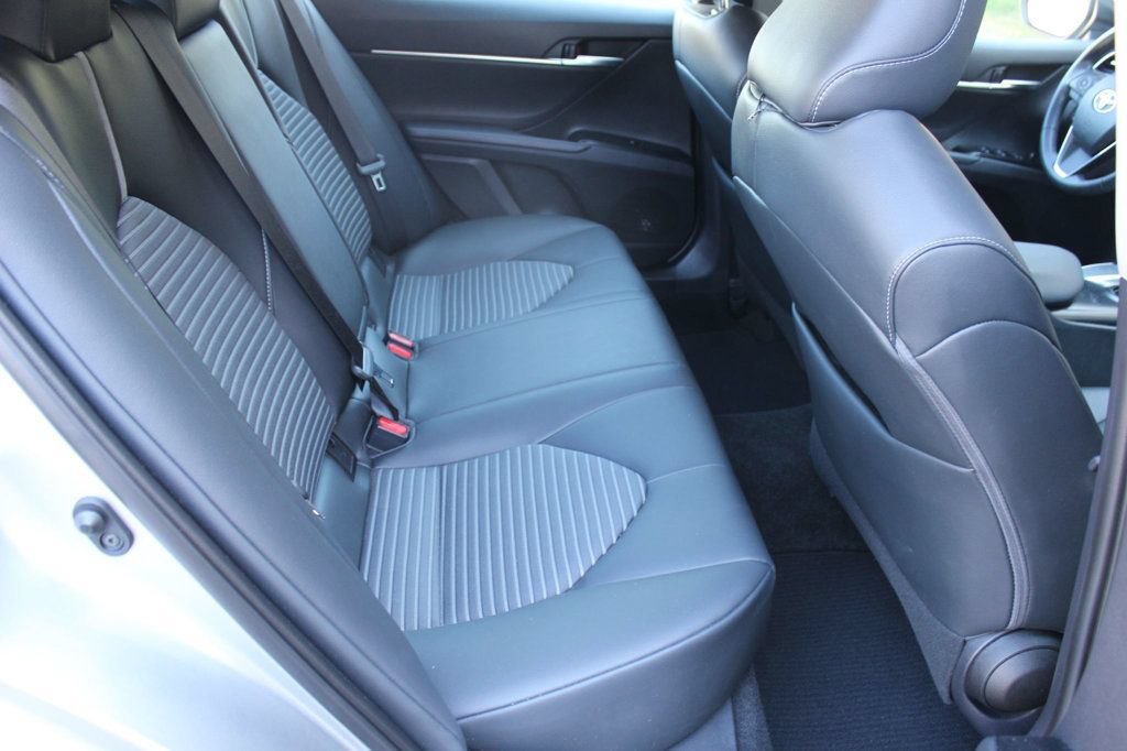 Used 2019 Toyota Camry SE w/ Convenience Package FWD image 17