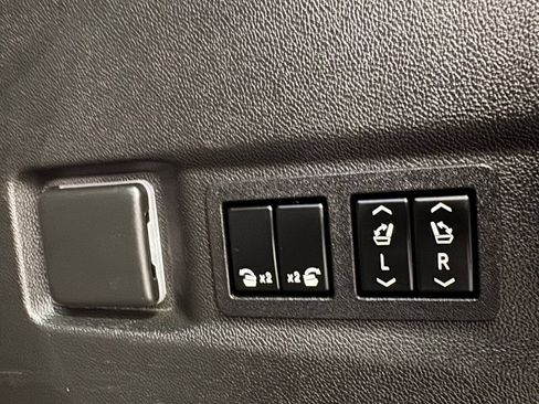 Used 2021 Chevrolet Tahoe RST w/ Luxury Package AWD/4WD image 22