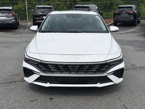 Certified 2025 Hyundai Elantra SEL FWD image 2