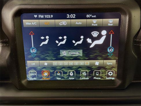 Used 2022 Jeep Wrangler Unlimited Sahara w/ Cold Weather Group AWD/4WD image 22