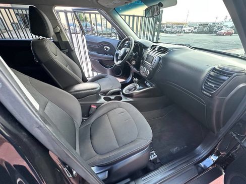 Used 2018 Kia Soul Base 4dr Crossover 6A image 8