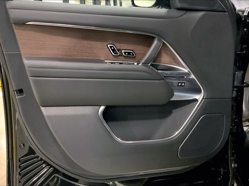 New 2026 Land Rover Range Rover SE image 10