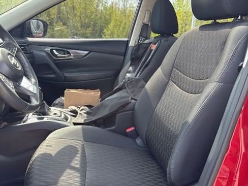 Used 2017 Nissan Rogue SV w/ Sun & Sound Touring Package AWD/4WD image 9