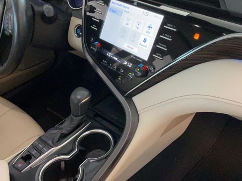 Used 2018 Toyota Camry XLE w/ Driver Assist Package FWD image 39
