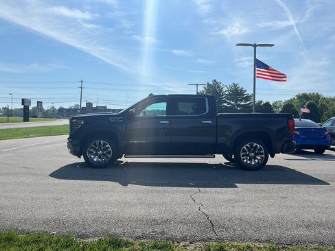 Used 2024 GMC Sierra 1500 Denali w/ Denali Reserve Package AWD/4WD image 2