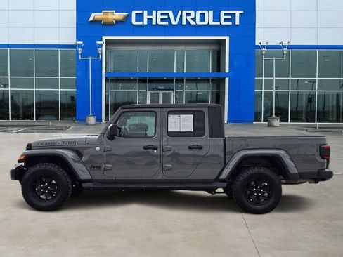 Used 2021 Jeep Gladiator Sport image 3
