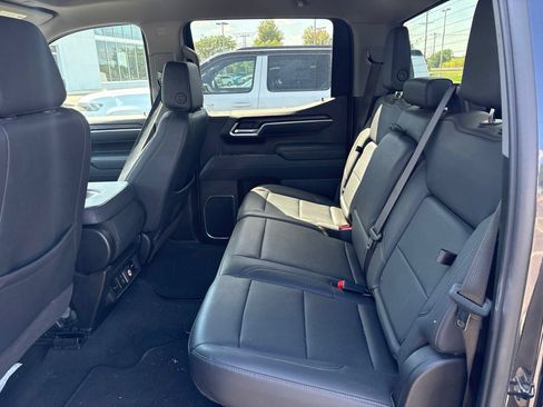 Used 2026 GMC Sierra 1500 SLT AWD/4WD image 7