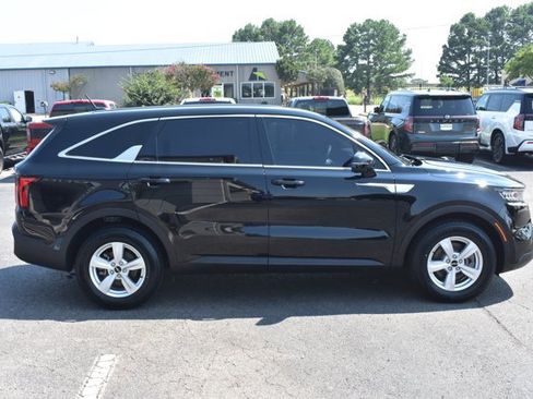 Used 2023 Kia Sorento LX FWD image 4