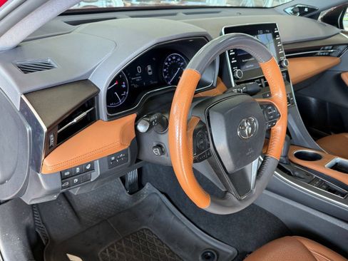 Used 2019 Toyota Avalon Limited FWD image 4