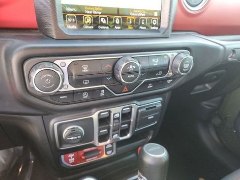 Used 2022 Jeep Gladiator Rubicon w/ Trailer Tow Package image 30