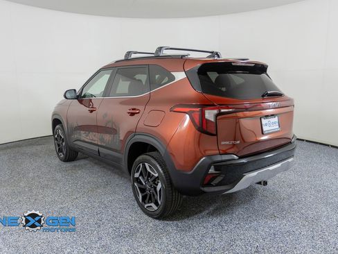 Used 2025 Kia Seltos SX w/ SX Sunroof Package AWD/4WD image 5
