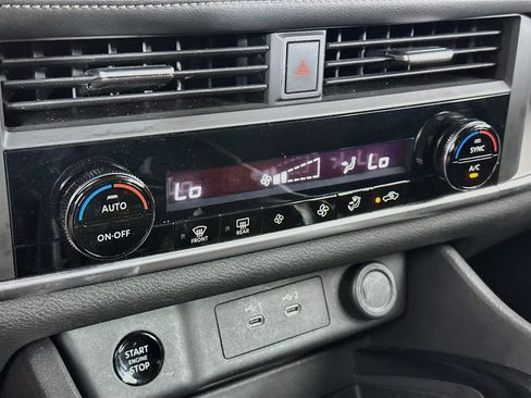 Used 2025 Nissan Rogue SV AWD/4WD image 23